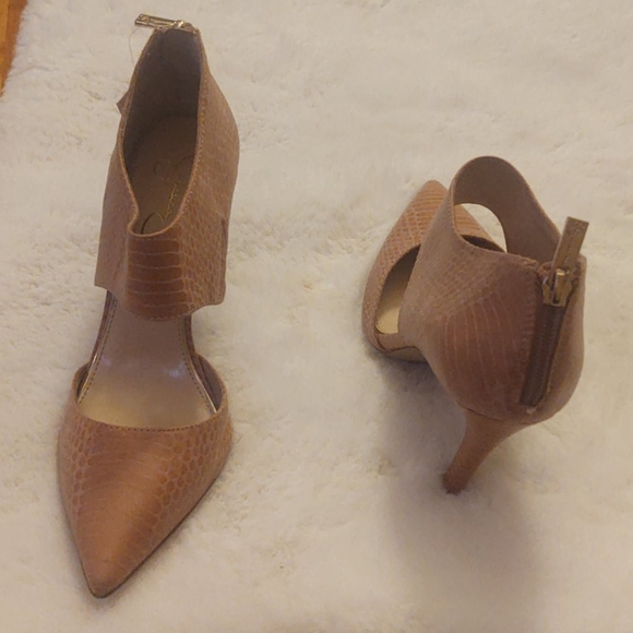 Heels - Picture 2 of 2